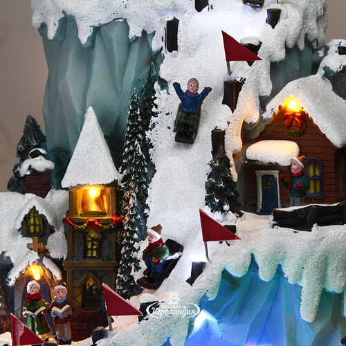 Светящаяся композиция Рождественские каникулы в Кэйв Таун 43*25 см, с движением и музыкой Kaemingk
