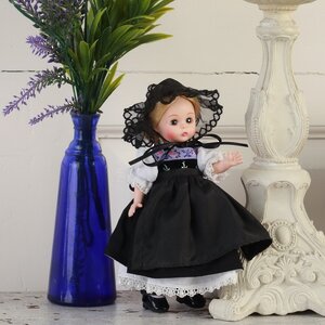 Коллекционная кукла Девочка из Германии 20 см Madame Alexander фото 1
