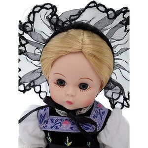Коллекционная кукла Девочка из Германии 20 см Madame Alexander фото 3