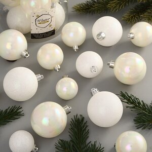 Набор пластиковых шаров Glossy Shine: Белый перламутр 3-6 см, 30 шт Winter Deco фото 1