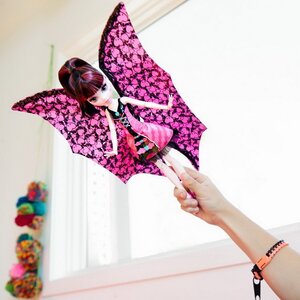 Кукла Дракулаура в наряде-трансформере Летучая мышь 26 см (Monster High) Mattel фото 7