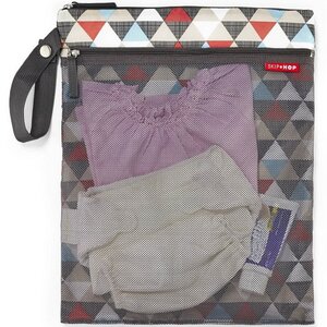 Водонепроницаемая сумка для мокрых вещей Grab&Go Wet/Dry, 38*30 см, треугольники Skip Hop фото 2