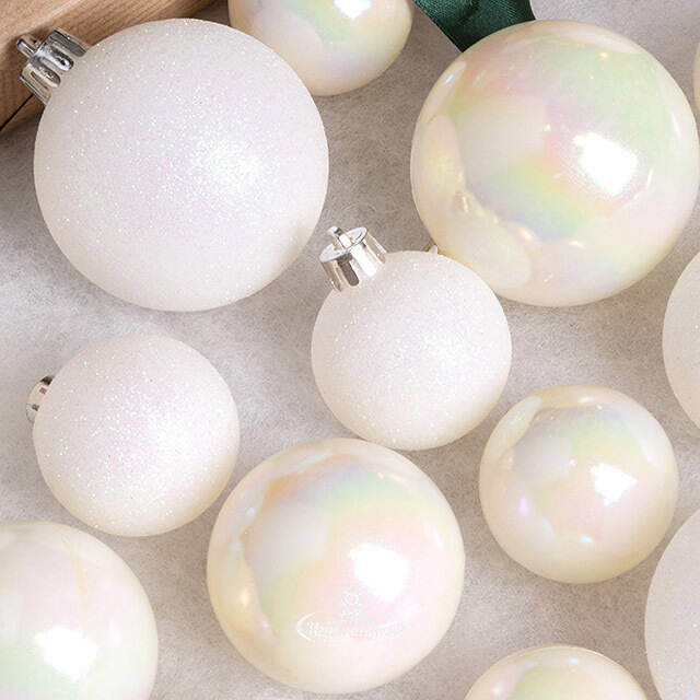 Набор пластиковых шаров Glossy Shine: Белый перламутр 3-6 см, 30 шт Winter Deco