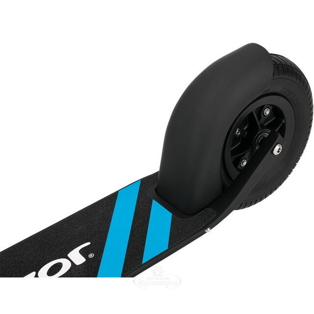 Самокат Razor A5 Air, надувные колеса 200 мм, черный, до 100 кг Razor (Разор)