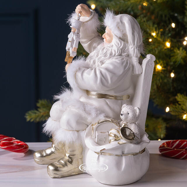 Фигурка Санта Клаус со щелкунчиком в белом кафтане - Merry Christmas 19 см Winter Deco