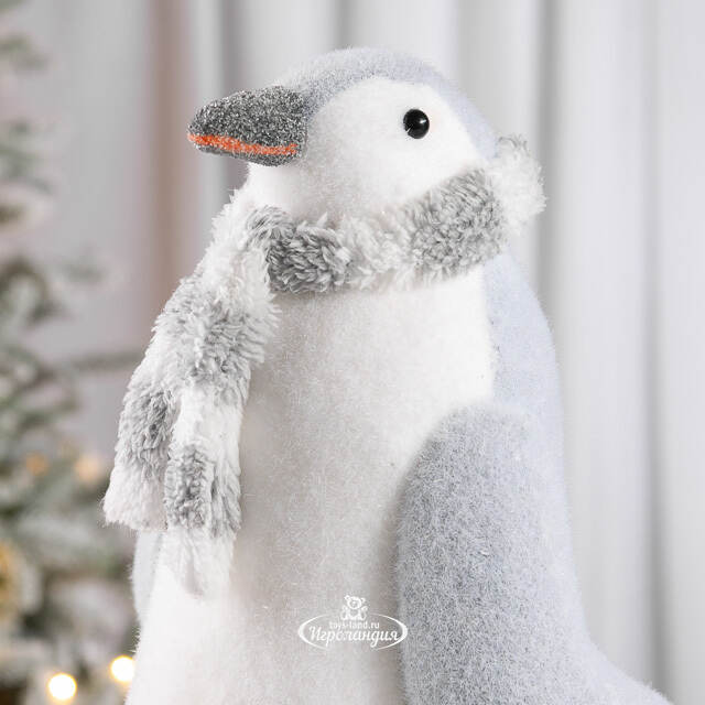 Декоративная фигура Пингвин Шелди в шарфе - Warm heart 38 см Christmas Deluxe