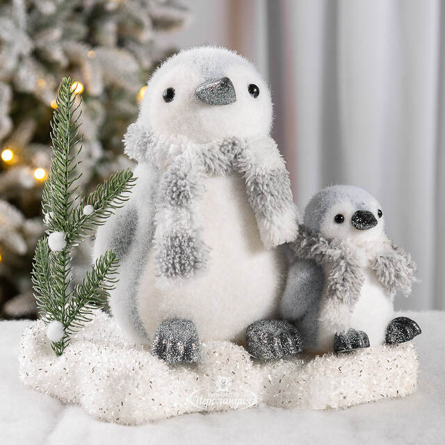 Декоративная фигурка Пингвины Тейси и Тим на льдине - Warm heart 26 см Christmas Deluxe