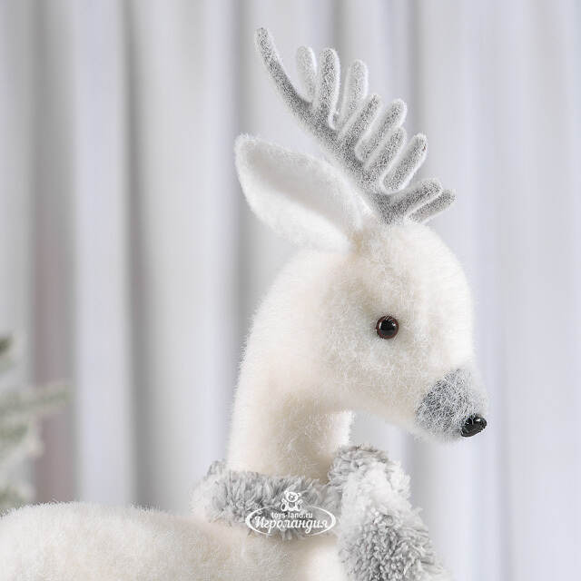 Декоративная фигура Олень Фенди в шарфе - Warm heart 41 см Christmas Deluxe