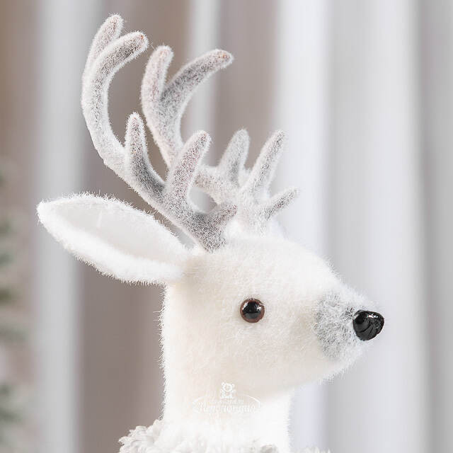 Декоративная фигура Олень Тоффи в шарфе - Warm heart 39 см Christmas Deluxe