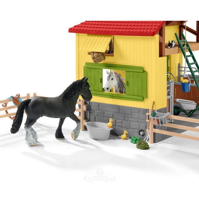 Игровой набор Конюшня с наездницей, лошадьми и аксессуарами Schleich