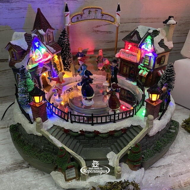 Светящаяся композиция Танцы на катке в ChristmasVille 27*25 см, с движением и музыкой Kaemingk