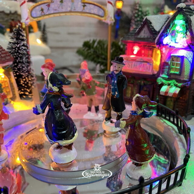 Светящаяся композиция Танцы на катке в ChristmasVille 27*25 см, с движением и музыкой Kaemingk