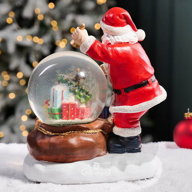 Новогодняя фигурка с снежным шаром Santa & Presents 25 см, с подсветкой и музыкой, на батарейках Kaemingk