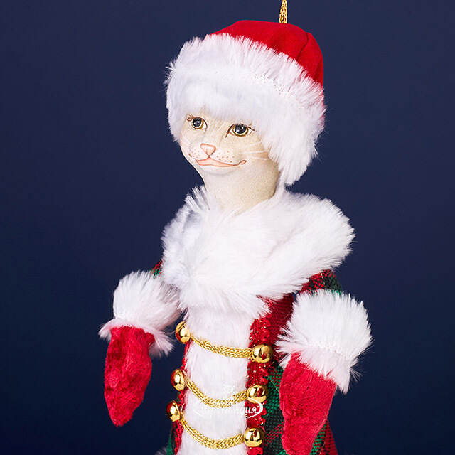 Елочная игрушка Кошка Рисби в костюме Снегурочки 29 см Winter Deco