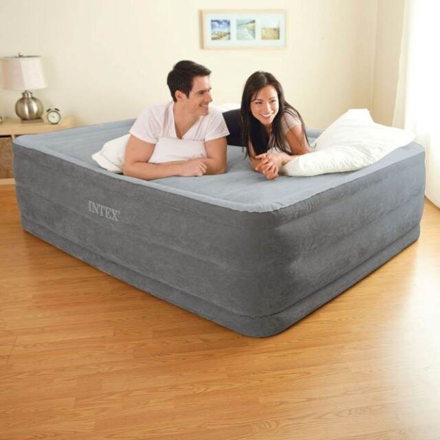 Надувная кровать с насосом Comfort-Plush 152*203*56 см INTEX