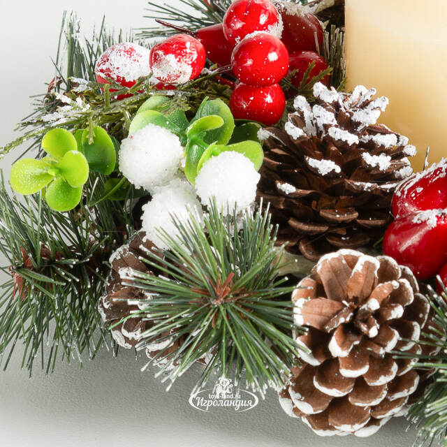 Венок для свечи Goglielmo с ягодами и шишками 24 см Christmas Deluxe