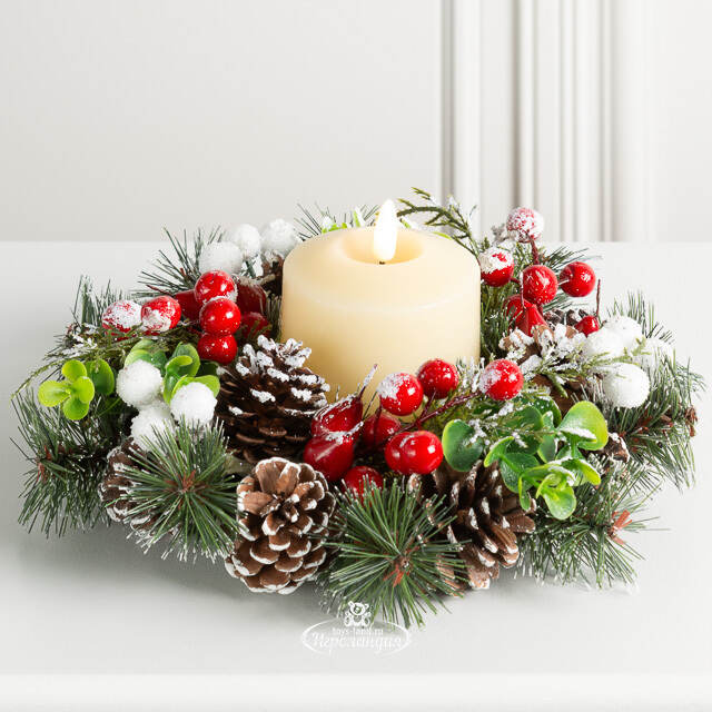 Венок для свечи Goglielmo с ягодами и шишками 24 см Christmas Deluxe