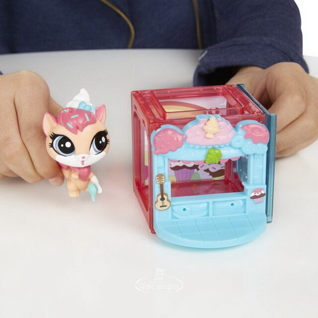Игровой набор Котенок Sugar Sprinkles в домике со сладостями Littlest Pet Shop Hasbro (Хасбро)