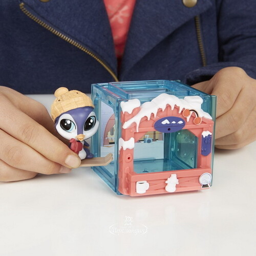 Игровой набор Пингвиненок Parker Waddleton в заснеженном домике Littlest Pet Shop Hasbro