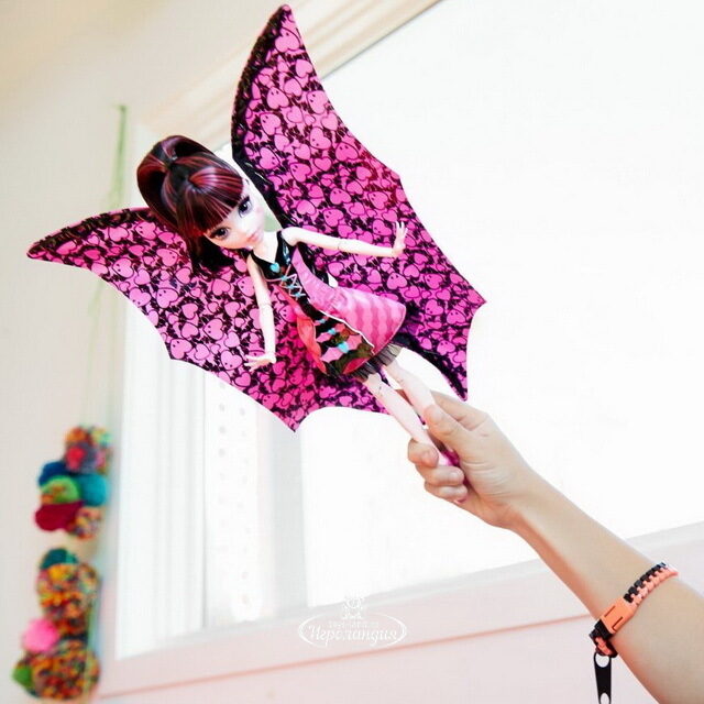 Кукла Дракулаура в наряде-трансформере Летучая мышь 26 см (Monster High) Mattel