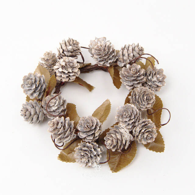 Венок для свечи Colombes - Еловые Шишки 14 см Swerox