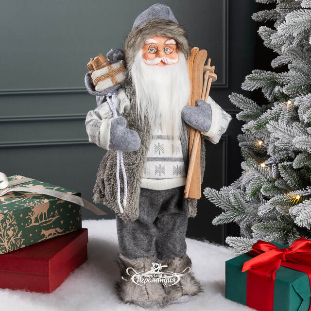 Санта - Северный волшебник с подарками и лыжами 45 см Peha