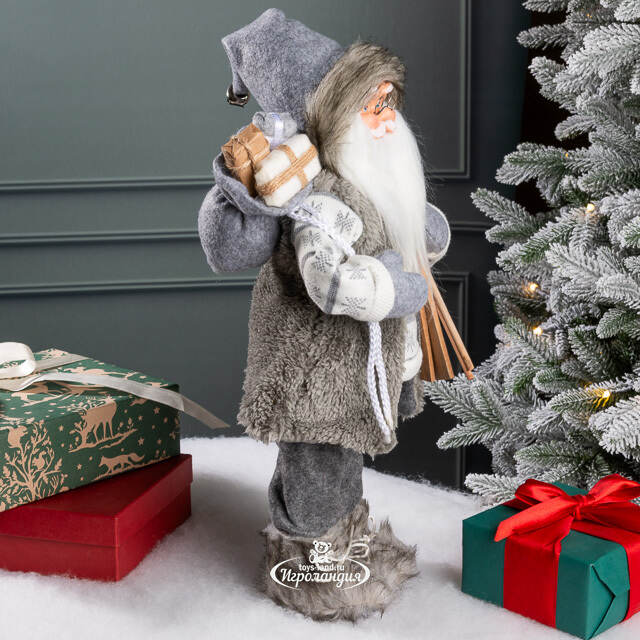 Санта - Северный волшебник с подарками и лыжами 45 см Peha