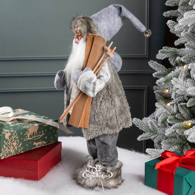 Санта - Северный волшебник с подарками и лыжами 45 см Peha