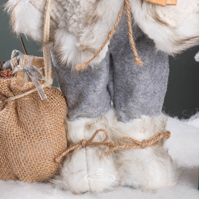 Санта в овечьей шубе с подарками и лыжами 46 см Peha