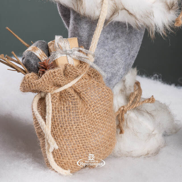 Санта в овечьей шубе с подарками и лыжами 46 см Peha