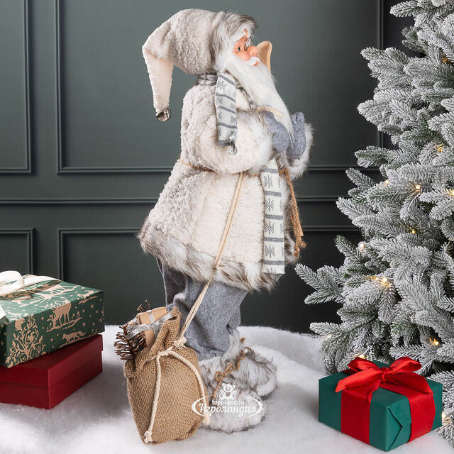 Санта в овечьей шубе с подарками и лыжами 61 см Peha