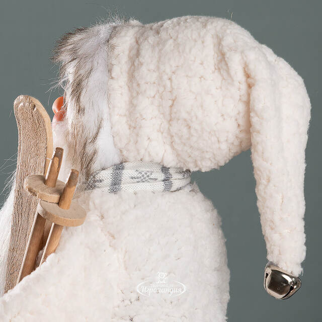 Санта в овечьей шубе с подарками и лыжами 61 см Peha