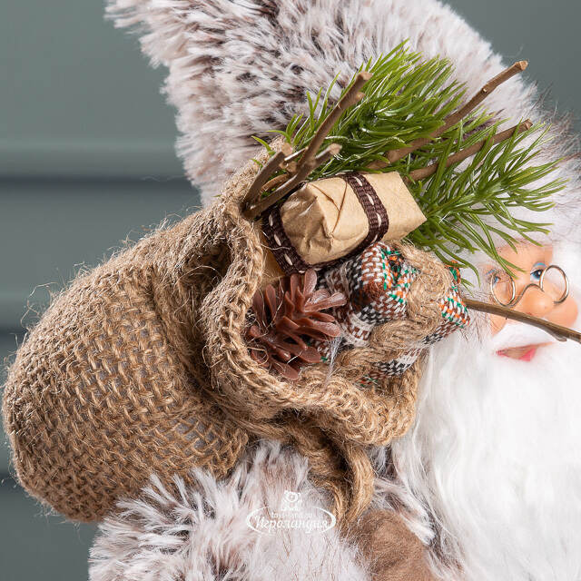 Фигура под елку Санта - Скандинавский кудесник с подарками 25 см Peha