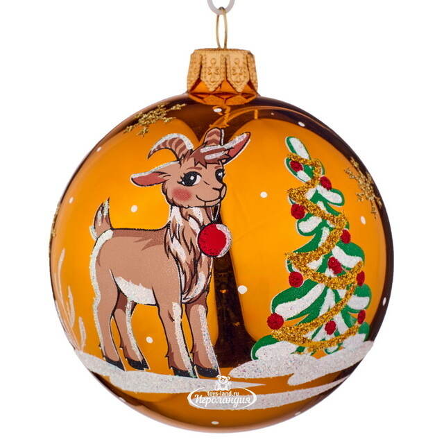 Елочный шар Символ года - Козлик у ёлочки 8 см золотой, стекло Фабрика Елочка