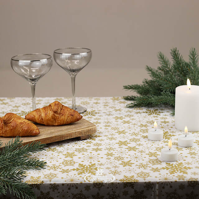 Новогодняя скатерть Праздничные Снежинки 180*130 см золотистая Koopman