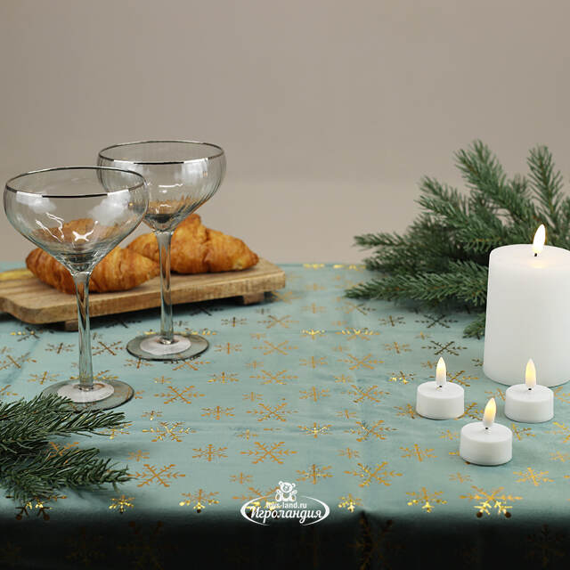 Новогодняя скатерть Снежный Вихрь 180*140 см голубая Kaemingk