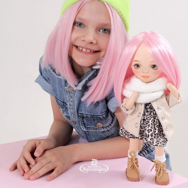 Мягкая кукла Sweet Sisters: Billie в кожаном пуховике 32 см, коллекция Европейская зима Orange Toys