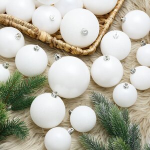 Набор пластиковых шаров Cosmo Белый, 6-10 см, 26 шт Winter Deco фото 1