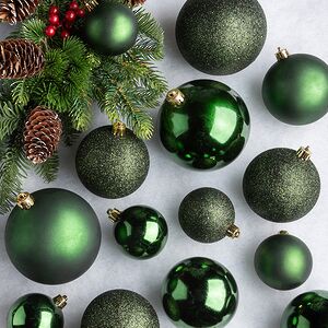 Набор пластиковых шаров Cosmo Зеленый Бархат, 6-10 см, 26 шт