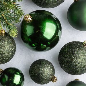 Набор пластиковых шаров Cosmo Зеленый Бархат, 6-10 см, 26 шт Winter Deco фото 2