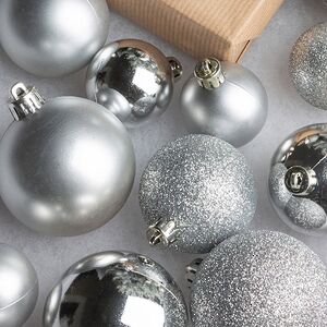 Набор пластиковых шаров Luminous - Серебряный, 4-6 см, 30 шт Winter Deco фото 3