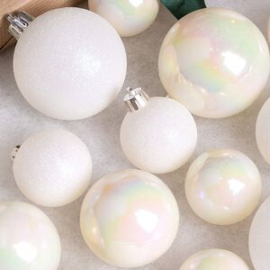 Набор пластиковых шаров Glossy Shine: Белый перламутр 3-6 см, 30 шт Winter Deco фото 2