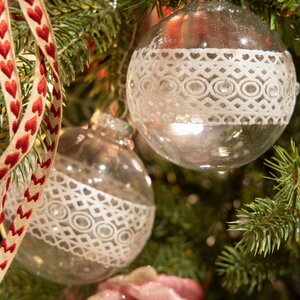 Набор стеклянных шаров Королевское Кружево 8 см прозрачный, 9 шт, уцененный Kaemingk фото 4