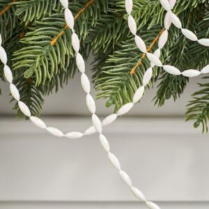 Бусы на елку Radiance 270 см белые, пластиковые Winter Deco фото 2