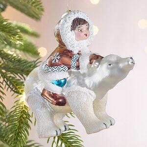 Елочная игрушка Прогулка на Медведе - Arctic Tale 11 см в подарочной коробке, стекло