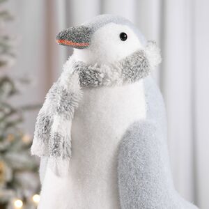 Декоративная фигура Пингвин Шелди в шарфе - Warm heart 38 см Christmas Deluxe фото 2