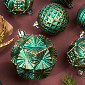 Набор пластиковых шаров Divine 6-8 см, 24 шт, зеленый с золотым Winter Deco фото 2