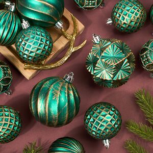 Набор пластиковых шаров Divine 6-8 см, 24 шт, зеленый с золотым Winter Deco фото 3