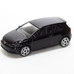 Машинка металлическая Volkswagen Golf 1:64 см 7.5 см черный Majorette фото 1
