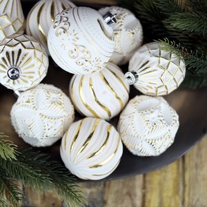 Набор пластиковых шаров Winter Candy: White gold 8 см, 16 шт Winter Deco фото 1
